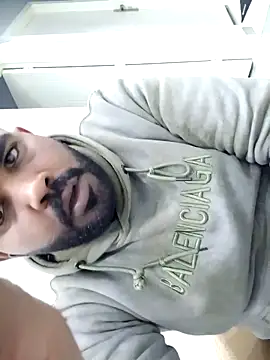 Snapshot of ListedLoin chatting on March 4, 6:39 pm ListedLoin online show from March 4, 6:39 pm