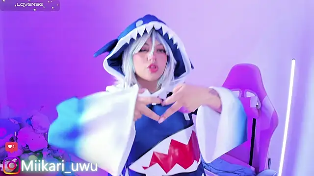 Snapshot of Ahri_Elderwood chatting on December 23, 5:05 am Ahri Elderwood online show from December 23, 5:05 am