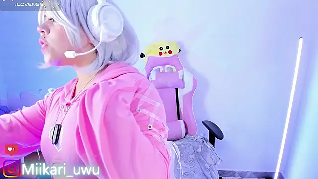 Snapshot of Ahri_Elderwood chatting on February 13, 4:08 am Ahri Elderwood online show from February 13, 4:08 am