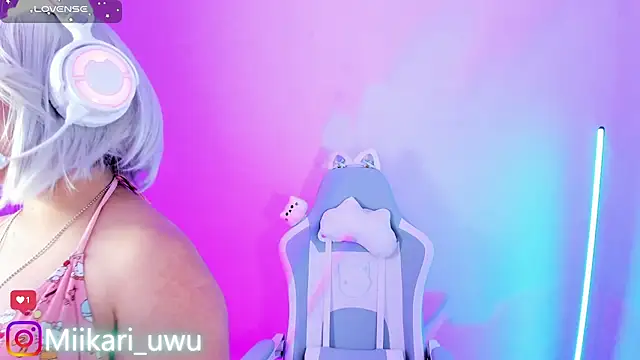 Snapshot of Ahri_Elderwood chatting on March 10, 4:50 am Ahri Elderwood online show from March 10, 4:50 am