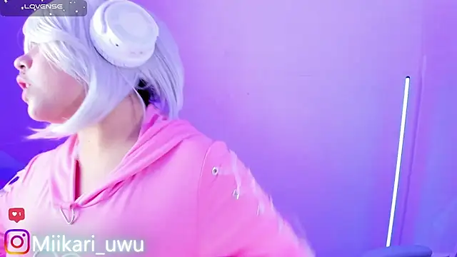 Snapshot of Ahri_Elderwood chatting on April 14, 4:07 am Ahri Elderwood online show from April 14, 4:07 am