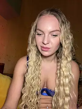 ChiaraVixen online show from December 7, 12:13 pm