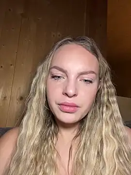 ChiaraVixen online show from December 9, 6:01 am