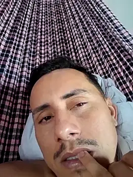 Snapshot of luissilva0071 chatting on March 13, 4:12 pm luissilva0071 online show from March 13, 4:12 pm