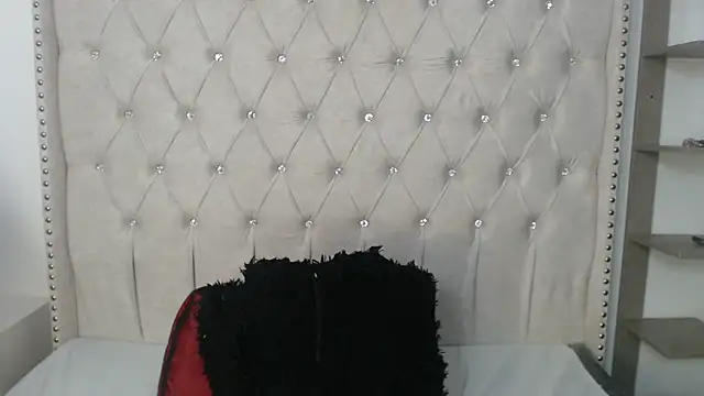 Snapshot of Abril_Squirt chatting on November 9, 8:51 pm Abril Squirt online show from November 9, 8:51 pm