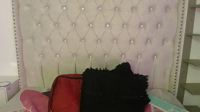 Snapshot of Abril_Squirt chatting on November 16, 4:40 am Abril Squirt online show from November 16, 4:40 am