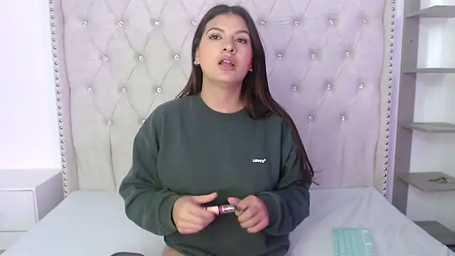 Snapshot of Abril_Squirt chatting on December 4, 8:39 pm Abril Squirt online show from December 4, 8:39 pm