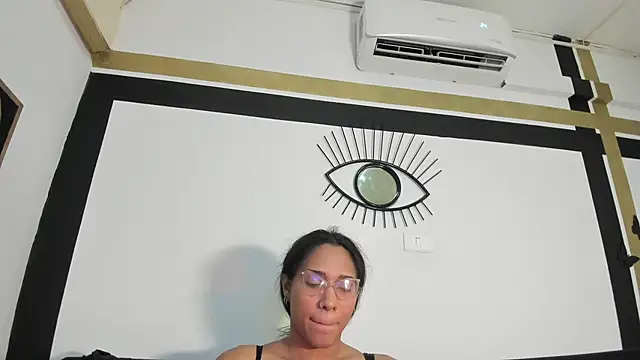 Snapshot of EmilyGomezLS chatting on May 11, 11:38 am EmilyGomezLS online show from May 11, 11:38 am