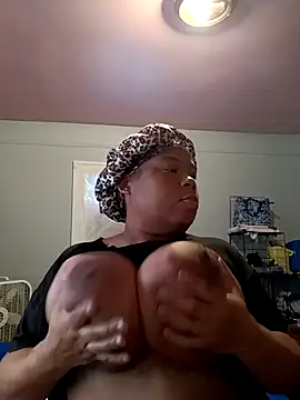 Snapshot of pinkpassionpleaser chatting on December 21, 1:21 pm pinkpassionpleaser online show from December 21, 1:21 pm