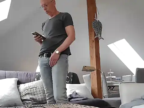 Snapshot of maxmueller321 chatting on June 18, 9:09 am maxmueller321 online show from June 18, 9:09 am