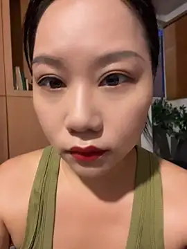 Snapshot of Eliza-E chatting on June 28, 11:27 am Eliza-E online show from June 28, 11:27 am