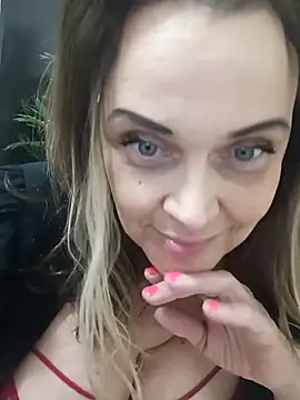 hugebobbs online show from February 20, 7:32 am