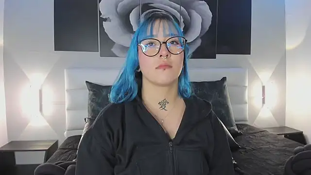 sofi bakerr online show from December 3, 11:41 am