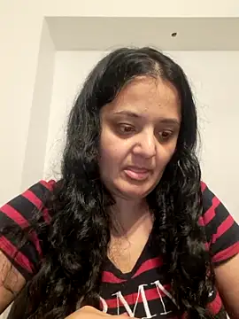 Snapshot of sarahhh1987 chatting on January 5, 6:11 pm sarahhh1987 online show from January 5, 6:11 pm