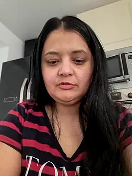 Snapshot of sarahhh1987 chatting on February 2, 7:29 am sarahhh1987 online show from February 2, 7:29 am