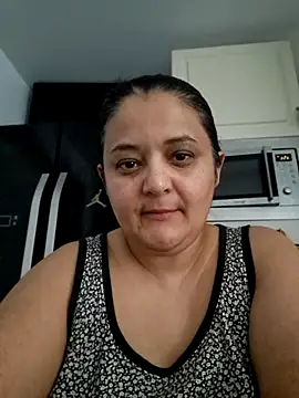 Snapshot of sarahhh1987 chatting on February 7, 7:23 am sarahhh1987 online show from February 7, 7:23 am