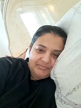 Snapshot of sarahhh1987 chatting on February 10, 6:39 am sarahhh1987 online show from February 10, 6:39 am