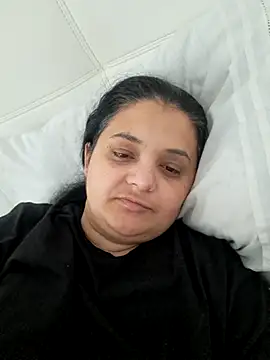 Snapshot of sarahhh1987 chatting on February 21, 6:47 am sarahhh1987 online show from February 21, 6:47 am