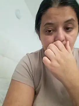 Snapshot of sarahhh1987 chatting on February 23, 6:55 am sarahhh1987 online show from February 23, 6:55 am