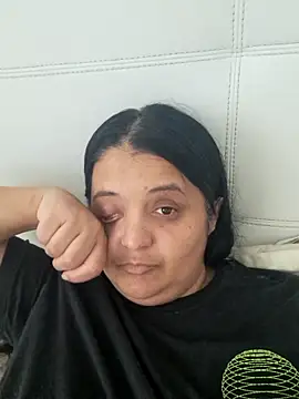 Snapshot of sarahhh1987 chatting on March 29, 1:33 pm sarahhh1987 online show from March 29, 1:33 pm