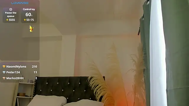 AnntoniaWood online show from January 28, 4:52 pm