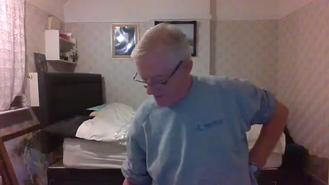 Snapshot of shaun63m chatting on November 29, 1:30 am shaun63m online show from November 29, 1:30 am