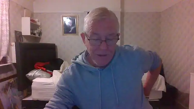 Snapshot of shaun63m chatting on January 9, 12:46 am shaun63m online show from January 9, 12:46 am