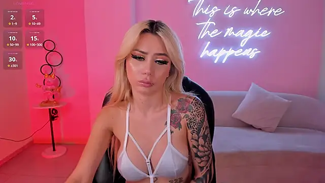 HannaConnor  online show from February 13, 3:18 am