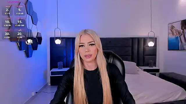 HannaConnor  online show from May 4, 8:38 pm