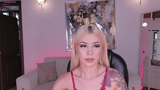 Snapshot of HannaConnor_ chatting on May 20, 8:37 pm HannaConnor online show from May 20, 8:37 pm