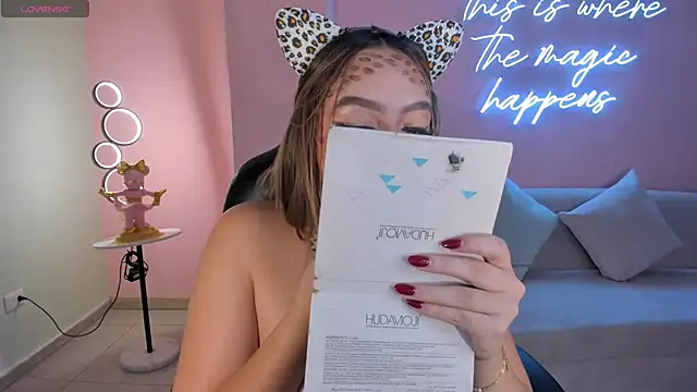 BellaRose X online show from October 31, 4:02 am