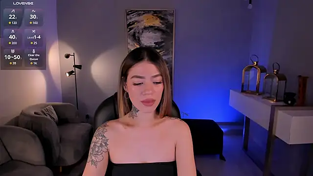 Snapshot of ViolettHansson chatting on January 27, 9:33 pm ViolettHansson online show from January 27, 9:33 pm