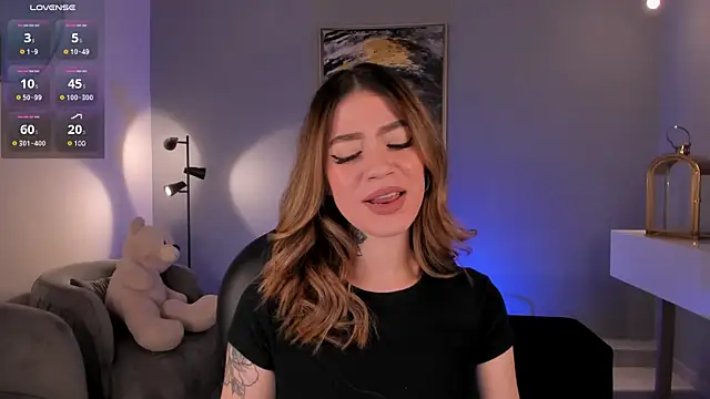 Snapshot of ViolettHansson chatting on January 28, 9:29 pm ViolettHansson online show from January 28, 9:29 pm