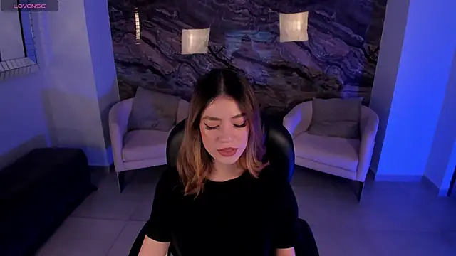 Snapshot of ViolettHansson chatting on February 16, 10:21 pm ViolettHansson online show from February 16, 10:21 pm