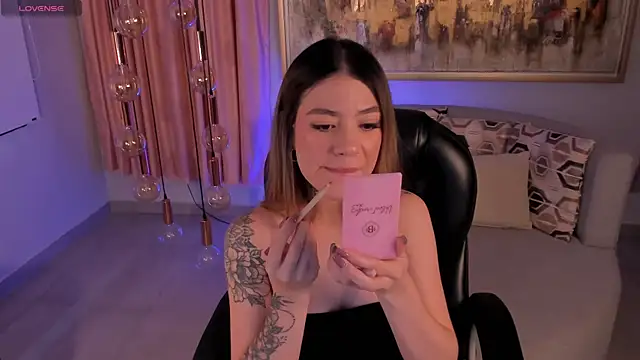 Snapshot of ViolettHansson chatting on March 5, 9:37 pm ViolettHansson online show from March 5, 9:37 pm