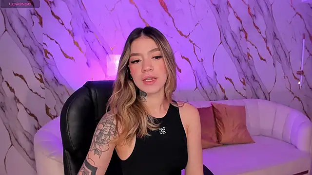 Snapshot of ViolettHansson chatting on September 13, 12:16 pm ViolettHansson online show from September 13, 12:16 pm