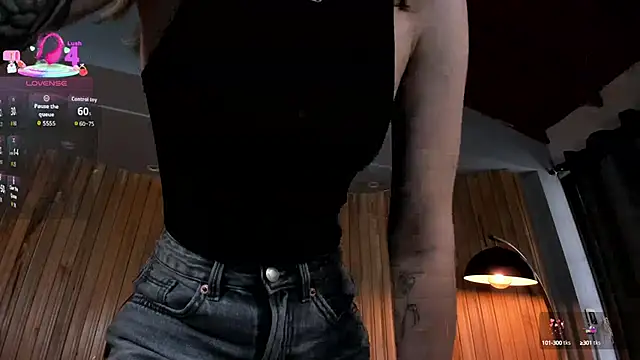 Snapshot of ViolettHansson chatting on September 16, 6:09 pm ViolettHansson online show from September 16, 6:09 pm