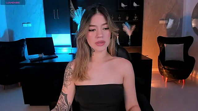 Snapshot of ViolettHansson chatting on September 30, 5:51 pm ViolettHansson online show from September 30, 5:51 pm