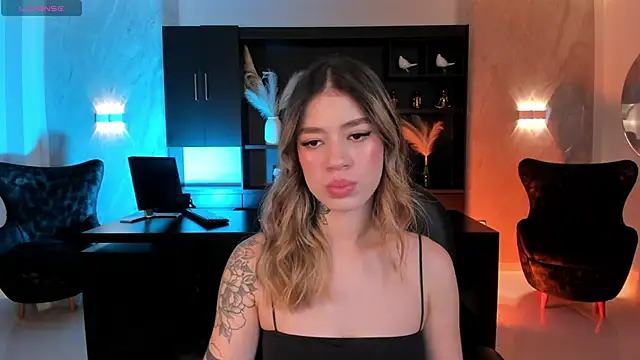 Snapshot of ViolettHansson chatting on October 2, 5:53 pm ViolettHansson online show from October 2, 5:53 pm