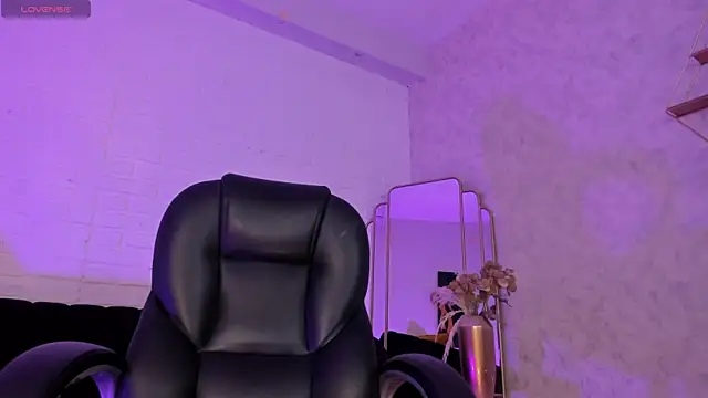 Snapshot of ViolettHansson chatting on October 9, 7:23 pm ViolettHansson online show from October 9, 7:23 pm