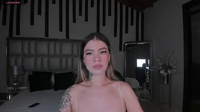 ViolettHansson online show from November 5, 6:52 pm