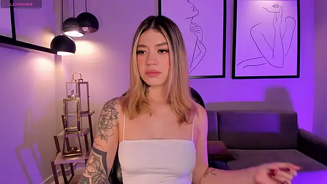 ViolettHansson online show from January 11, 5:07 pm