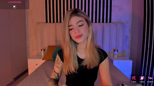 Snapshot of ViolettHansson chatting on June 17, 10:39 am ViolettHansson online show from June 17, 10:39 am
