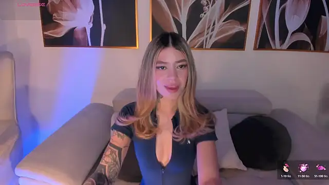 Snapshot of ViolettHansson chatting on July 9, 9:46 am ViolettHansson online show from July 9, 9:46 am