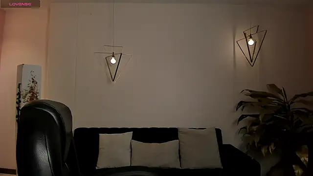 Snapshot of AliceHarper_ chatting on May 13, 10:17 pm AliceHarper online show from May 13, 10:17 pm