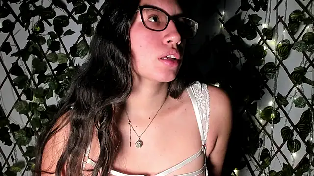 CoralineSanchez online show from November 24, 7:13 pm