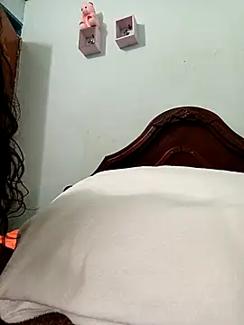 lunanataly online show from March 1, 3:47 pm