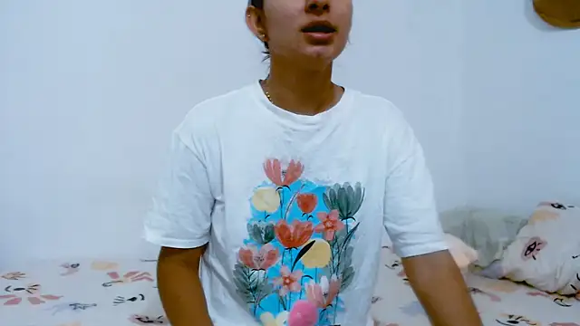 Alyson0001 online show from February 5, 9:07 pm