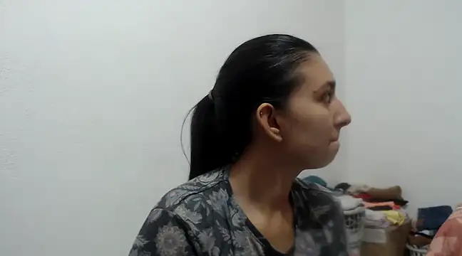 Alyson0001 online show from March 10, 10:34 pm