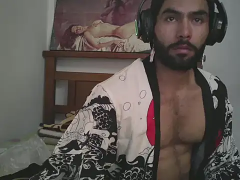 hideonbush051 online show from December 2, 4:13 pm